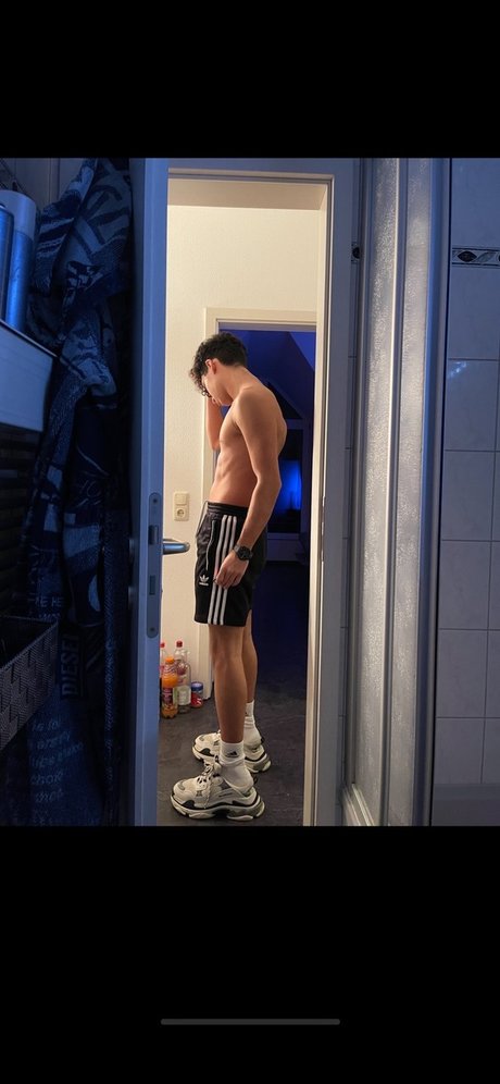 Leeyano exclusive star galleries