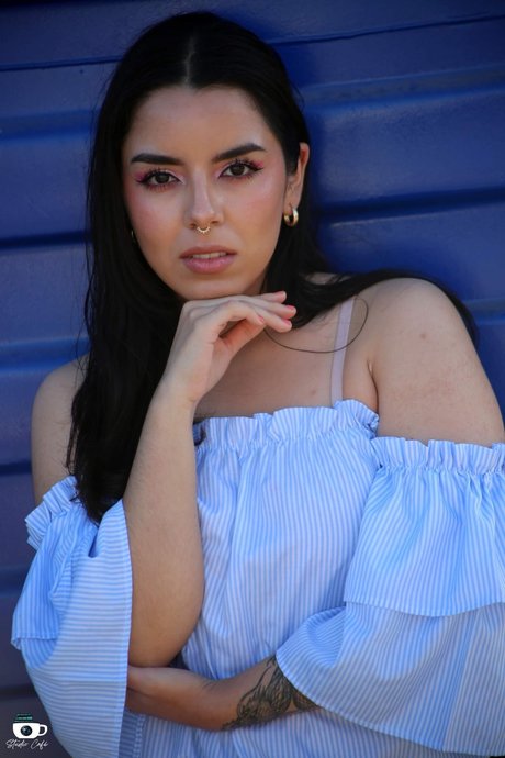 Lausey high quality actress picture