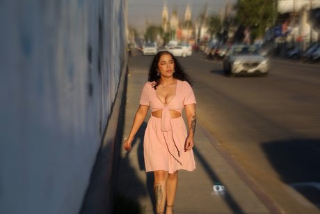 Lausey exclusive actress pictures