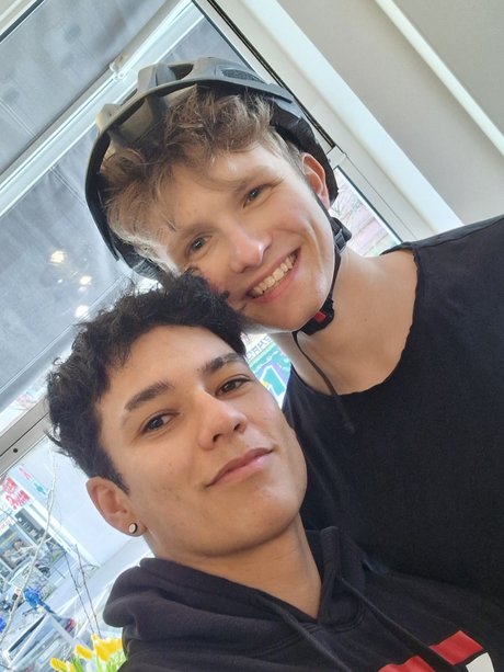 Laurin and Lin art model photos