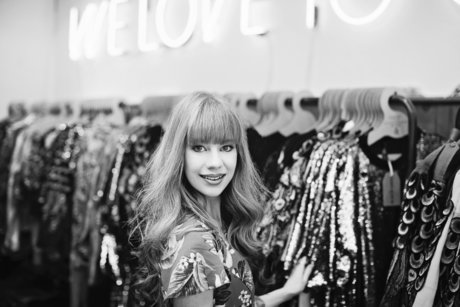 Laura Yates sexy star photos