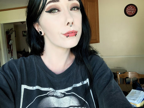 Lillith Black naked pornstar archive