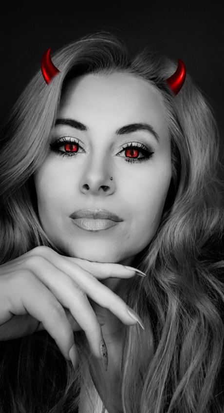 Life with Nikki model naked pic