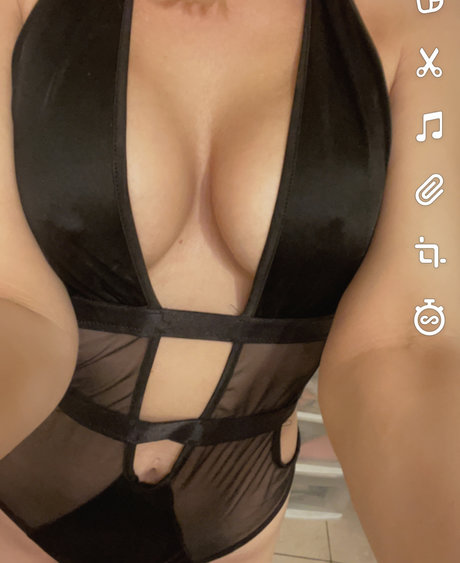 Vanessa Love porn actress pics