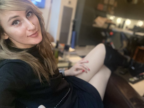 MedicalOfficeAdmin naked actress photo