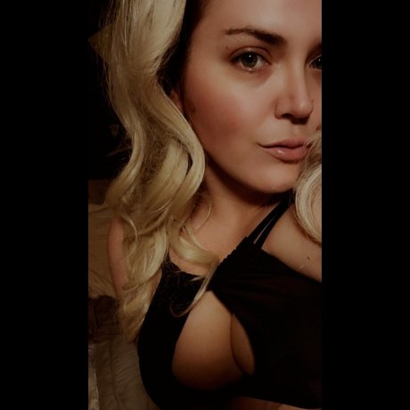 Daniella Reyes art model pics