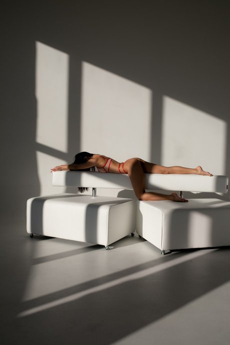 u95739949 model nude img