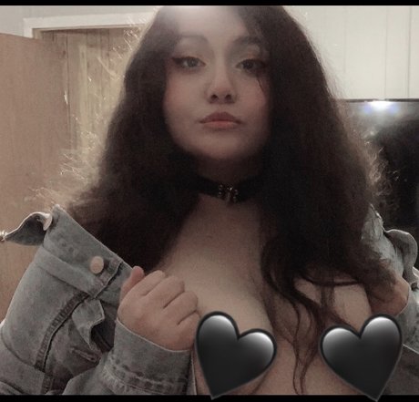 tiny onlyfans xxx image