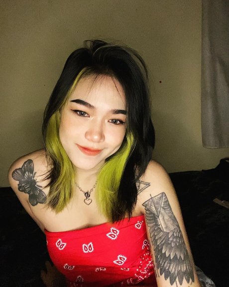 Lynse model pornographic pic