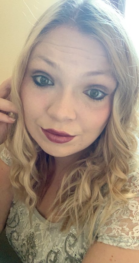 lizzy model high quality pictures