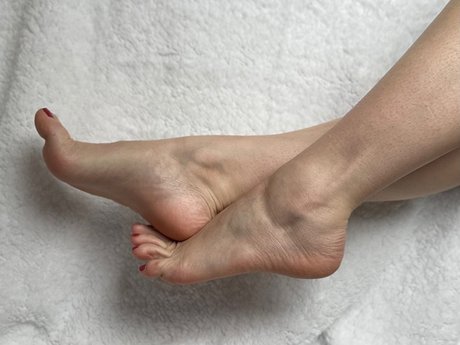 _Luna s Feet_ beautiful pornstar gallery