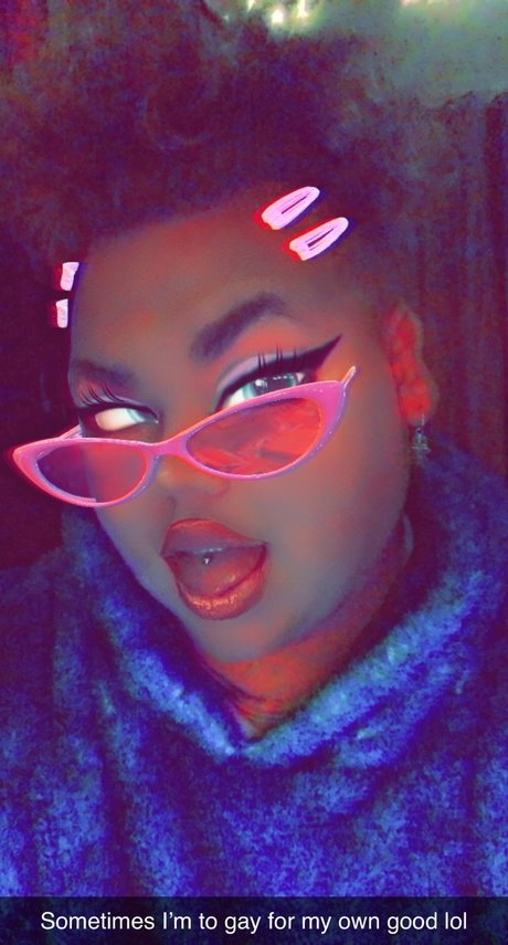 Lukey Mac model naked picture