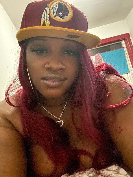 Mandaxxxxx adult model pic