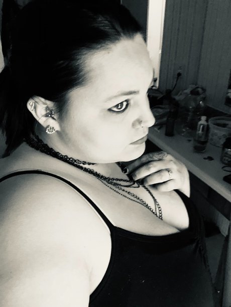 Amanda rose model image