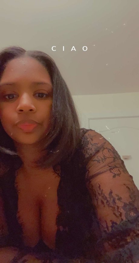 YouLuvMama model porn photos