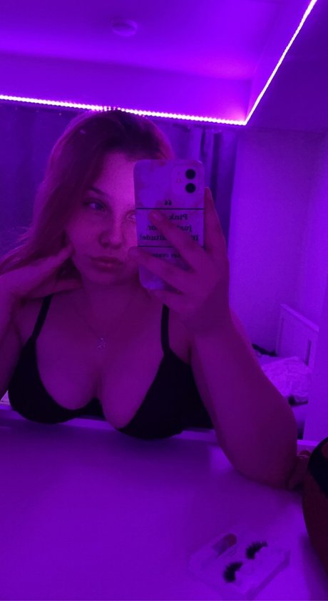 Mimu model free photo