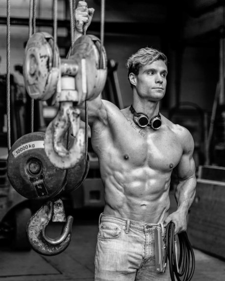 Magic Leon free erotic pornstar images