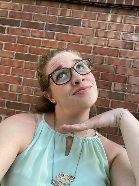 M Bee pornstar nice pic