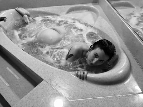 Maxine Crow FREE high quality pornstar photos