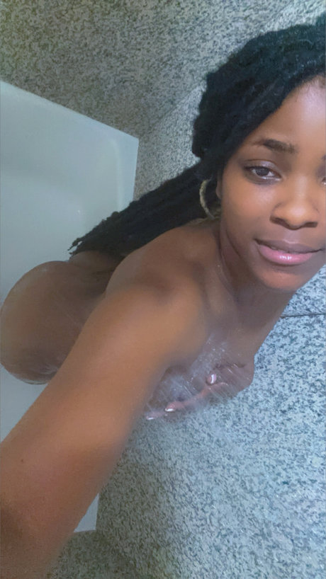 BluuHazee pornstar pic