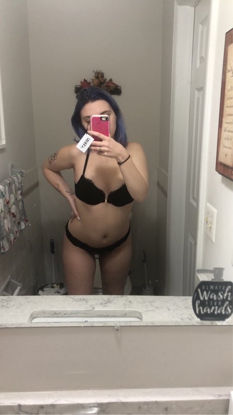 Mercedes Warlow naked model pics