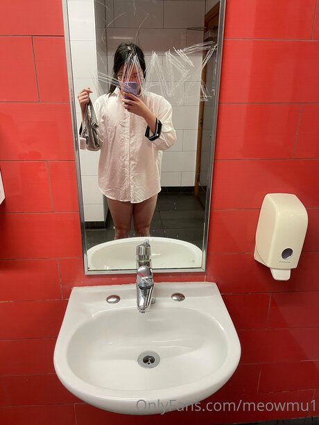 thick latina milf onlyfans top picture