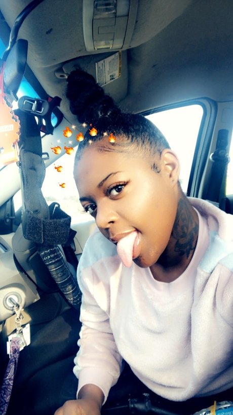 Monicamonro hd star photo