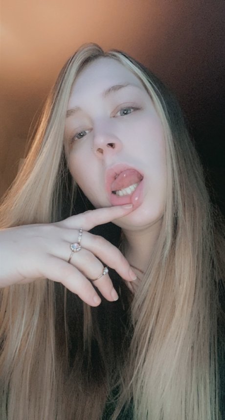 Miss Olivia naked model archive