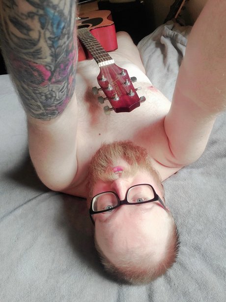 NakedGuitarMan high quality star pics