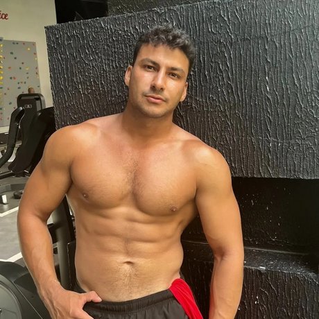 BigFeetmaster pornographic model img