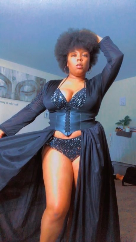 MsTitTheMysfit model hot photo