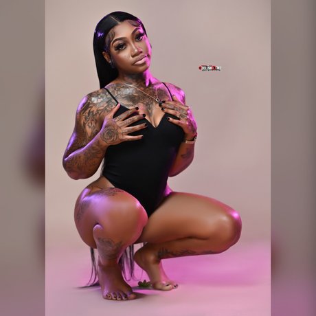 HER SHE_ star exclusive picture