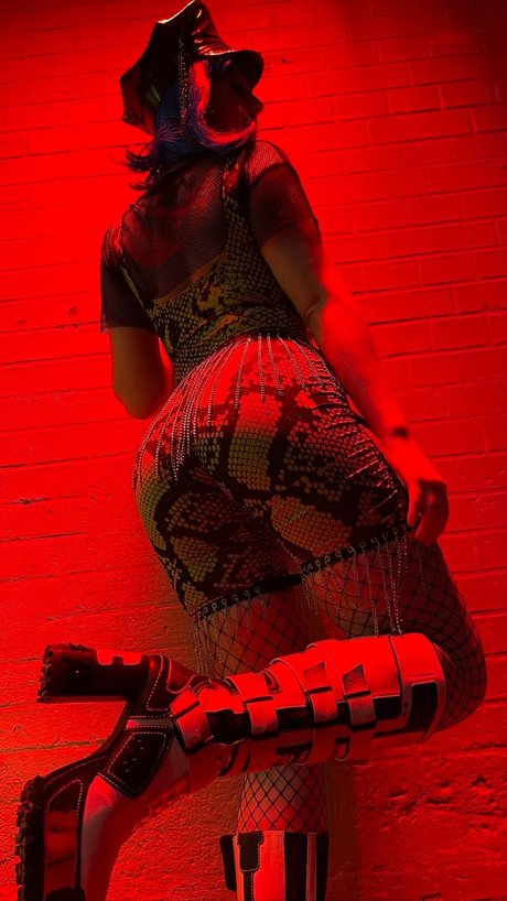 Nana Cruuz model erotic pictures