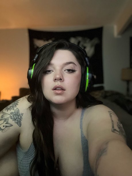 Ms Medusa_ naked pornstar picture