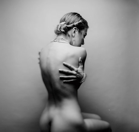 Nicoley Shmoley model art images