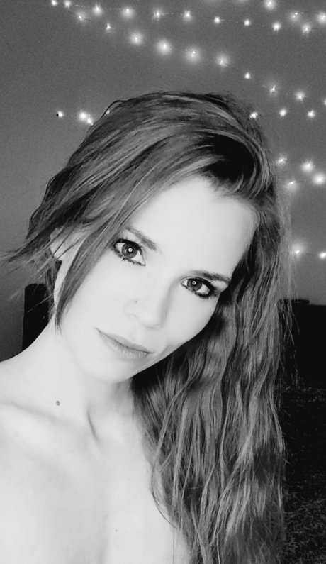 Nicole Cross erotic model pics