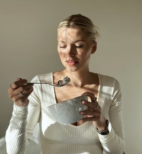 Lena Gercke star exclusive pictures