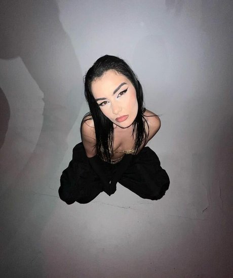 tall onlyfans adult photo