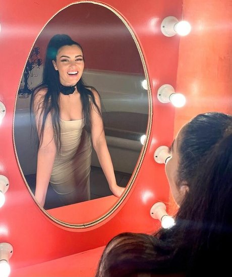 smile onlyfans erotic photo