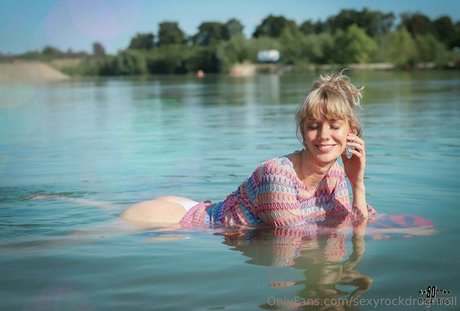 sexyrockdrugnroll hot model gallery