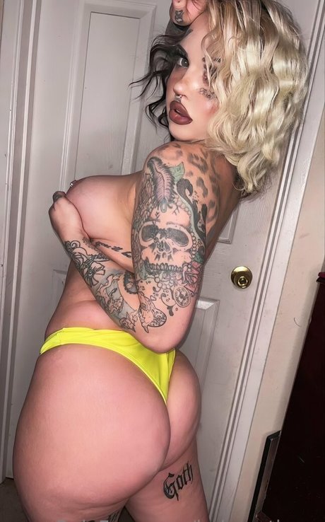 Baby Goth exclusive star pics