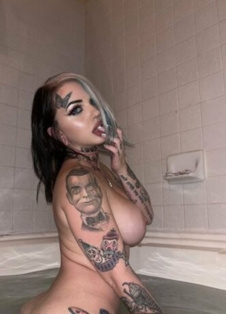 Baby Goth nude star img