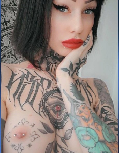 Serjenfox naked star pic