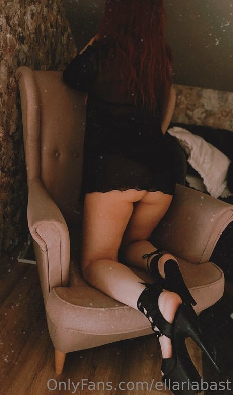 ellariabast star top picture