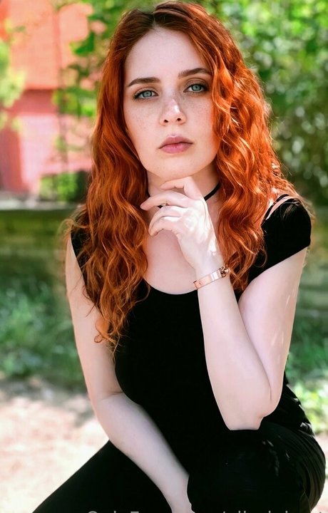 ellariabast model pornographic photos