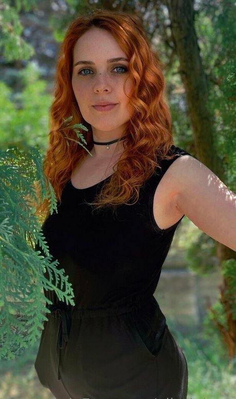 ellariabast erotic model pic