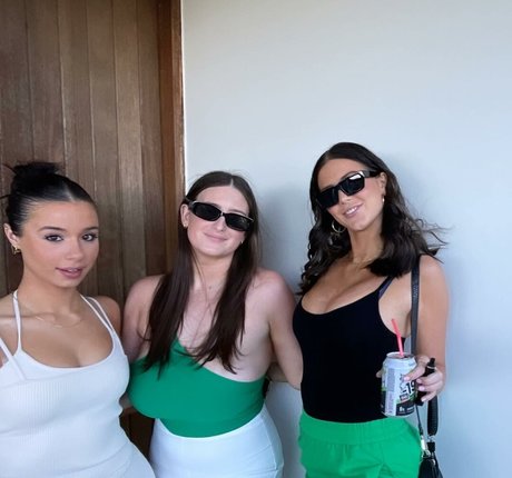 nerdy onlyfans beautiful pic