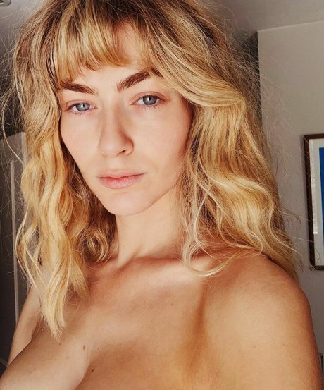 Eve Delf high quality star pics