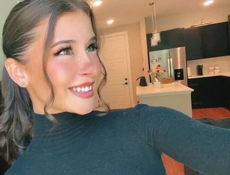 Bitty 01 model erotic img