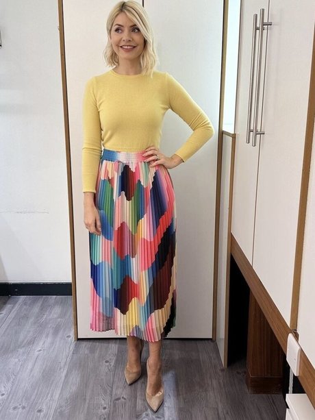 Holly Willoughby hd model pics